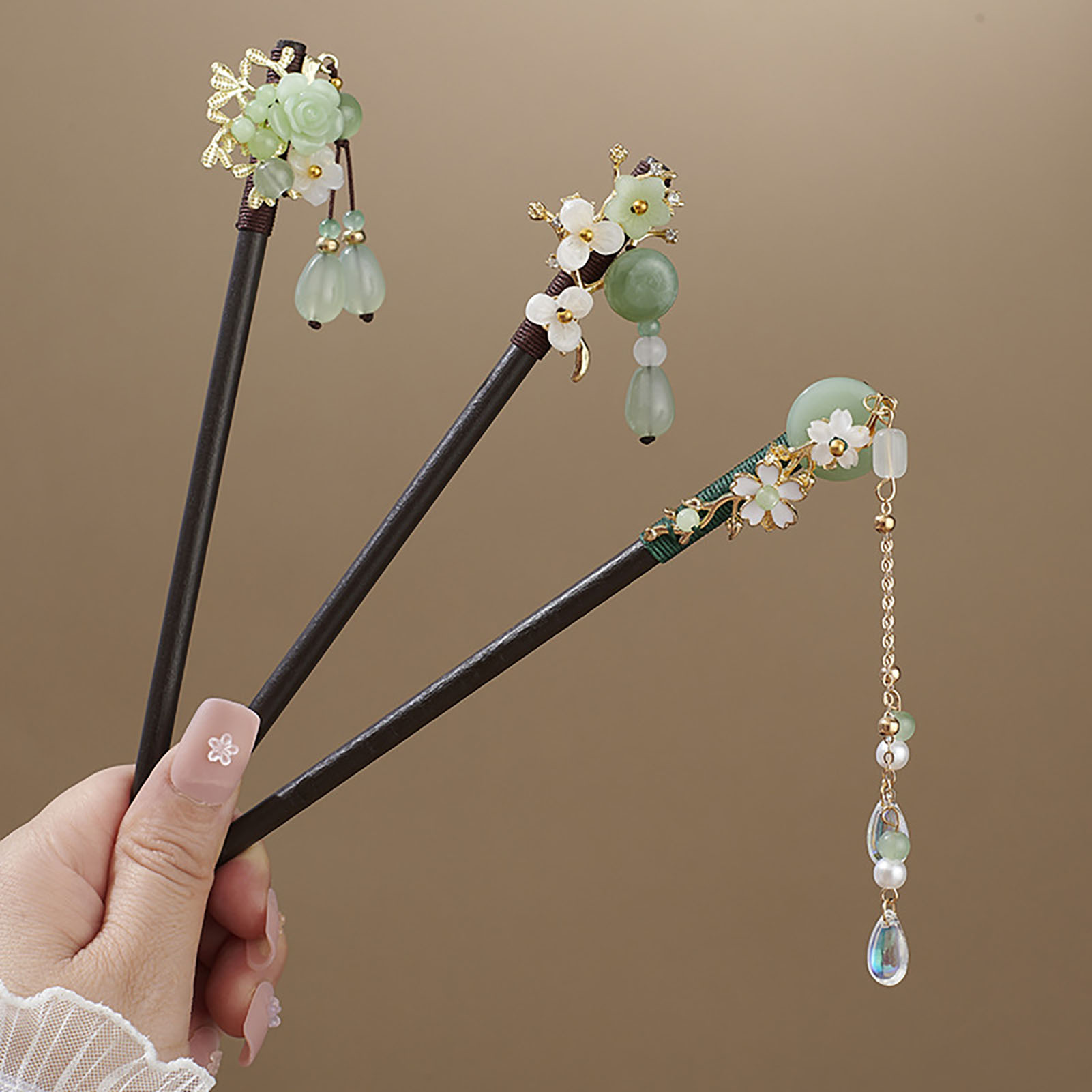 กิ๊บติดผมพู่ดอกไม้สไตล์จีน วิน - Women Accessories Shop บทวิจารณ์และราคา